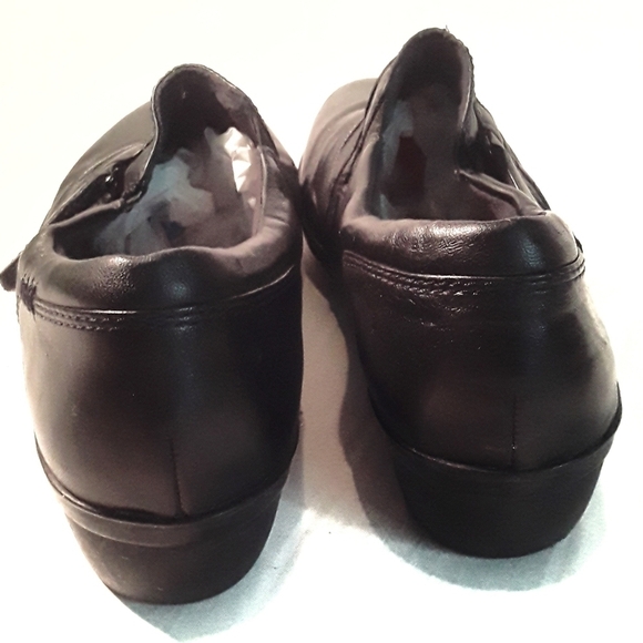 Clark's Black Ruched Leather Loafers - Picture 6 of 16